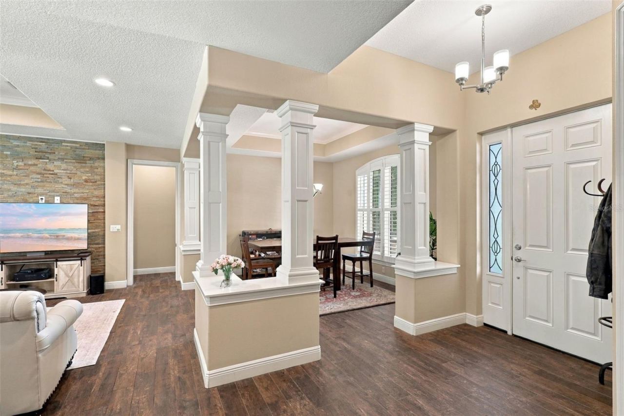Photo 8 of 20: FOYER