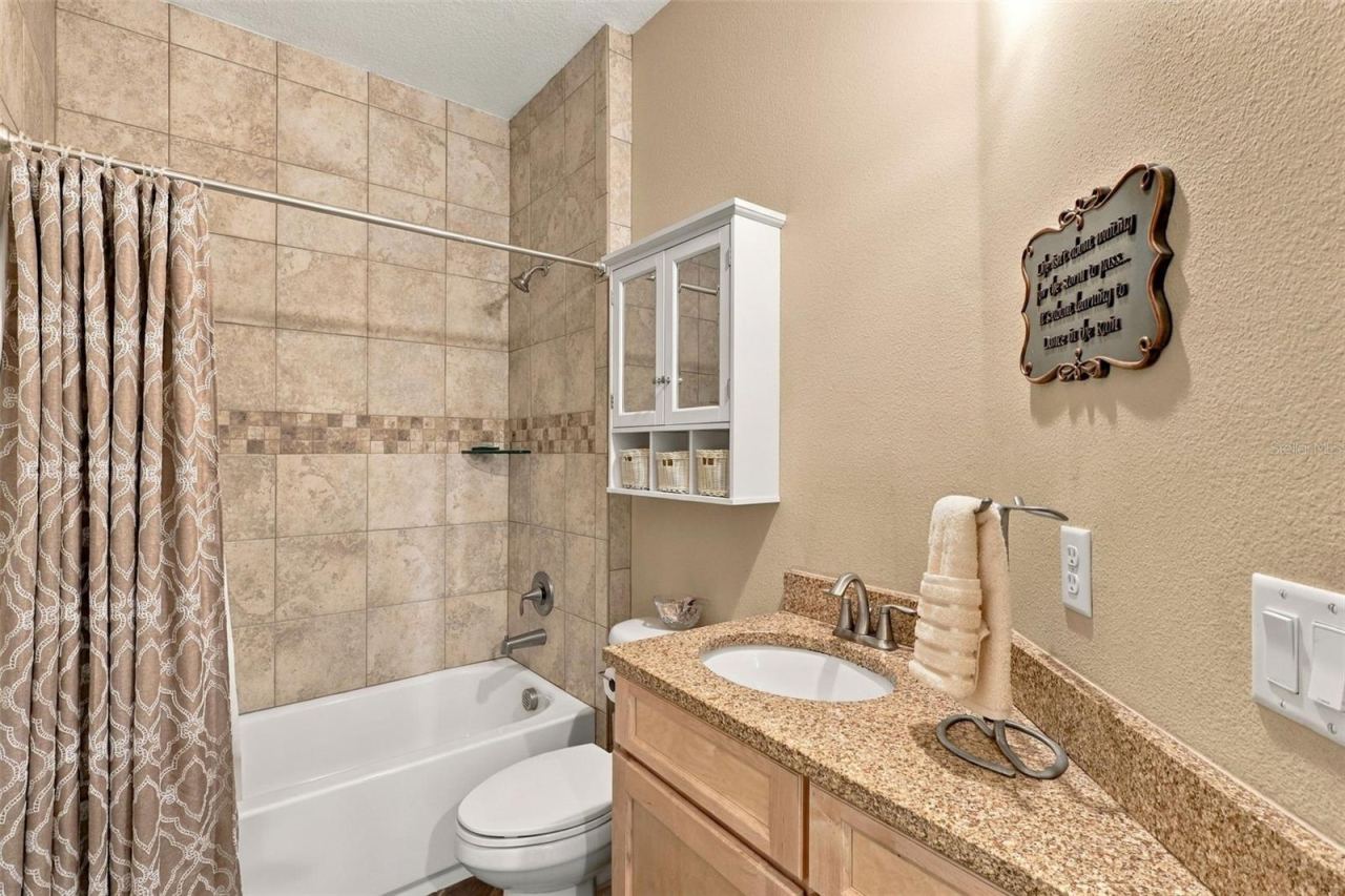 Photo 12 of 20: FULL BATH 1ST FLOOR