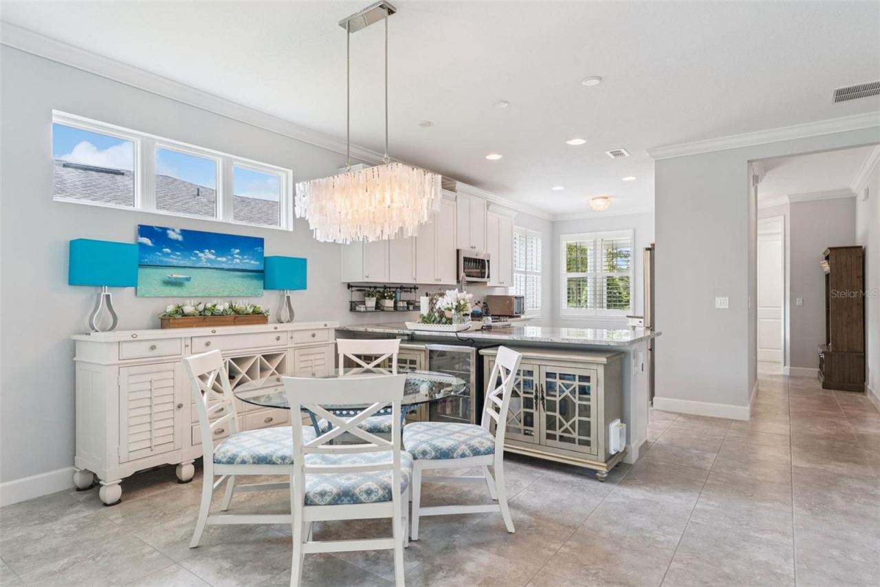 Photo 9 of 20: 10' x 11' Dining Room