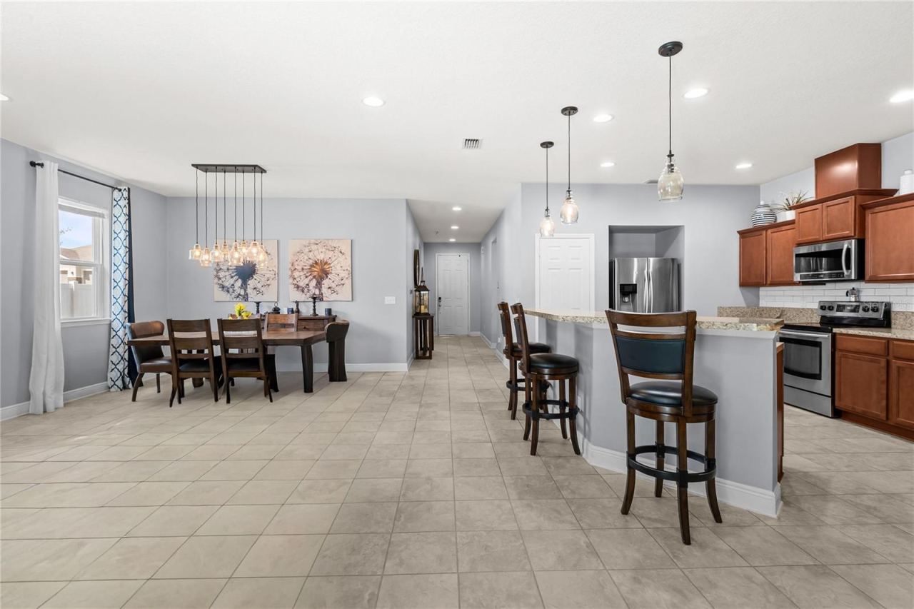 Photo 11 of 20: Dining Area / Kitchen