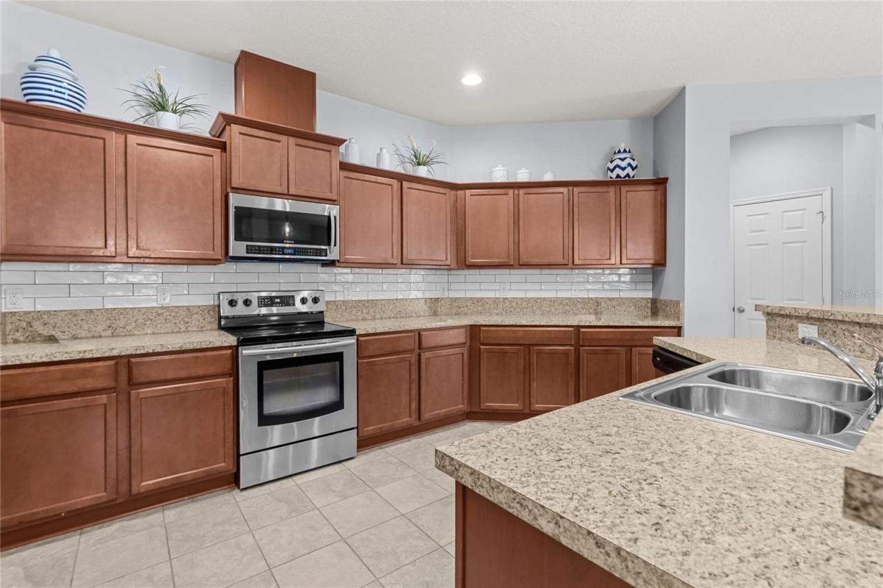 Photo 16 of 20: Kitchen