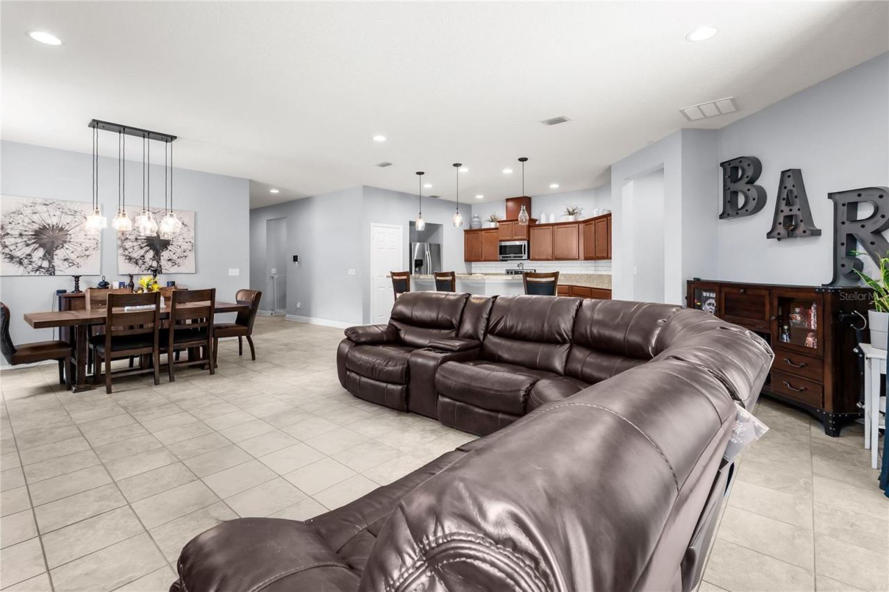 Photo 5 of 20: Open Concept
