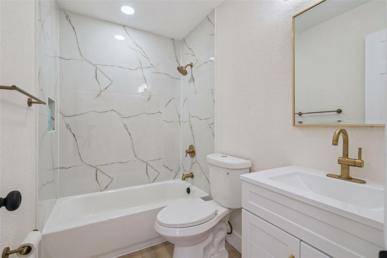 Photo 20 of 20: Guest Bathroom