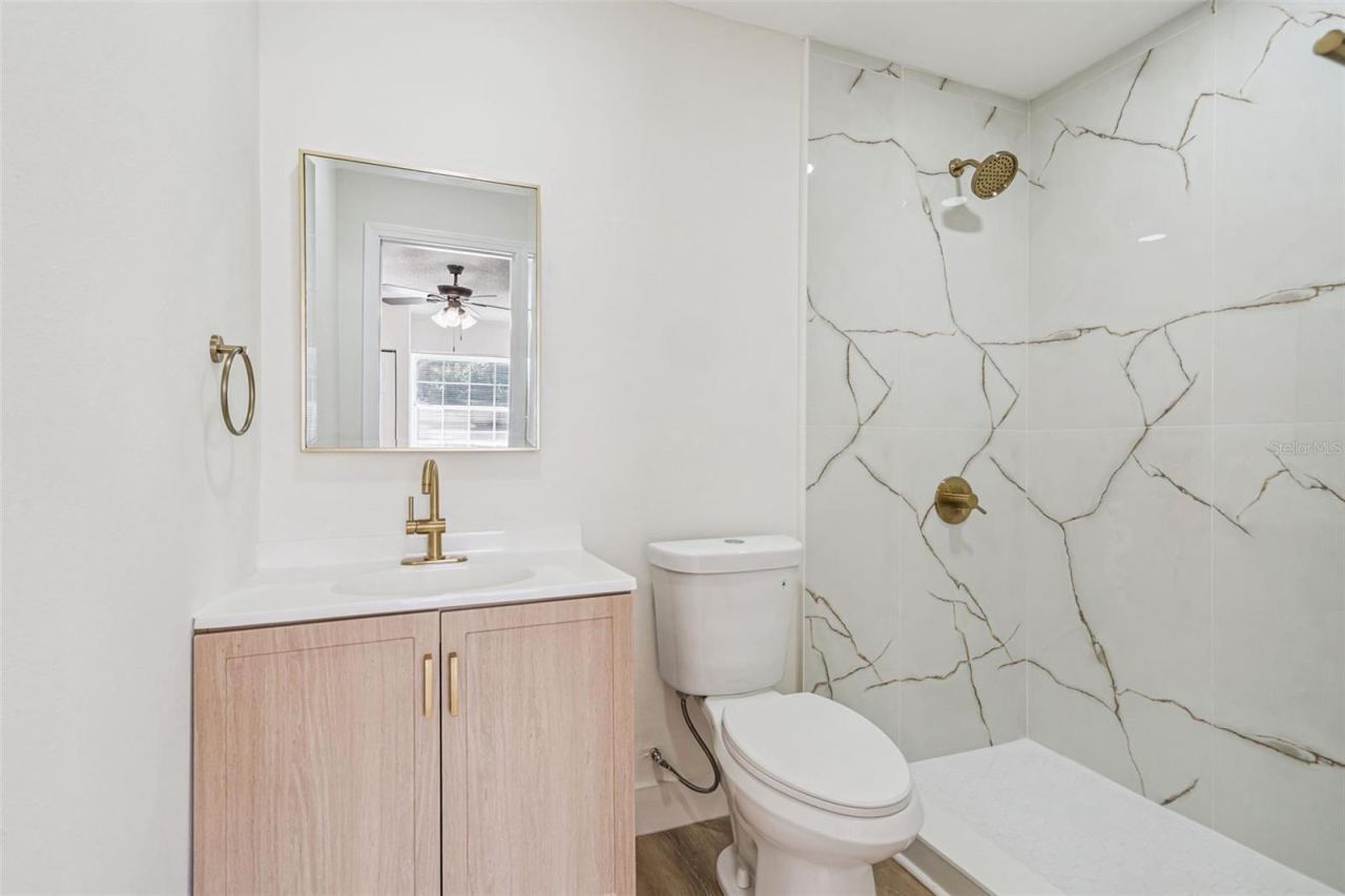 Photo 17 of 20: Primary Bathroom