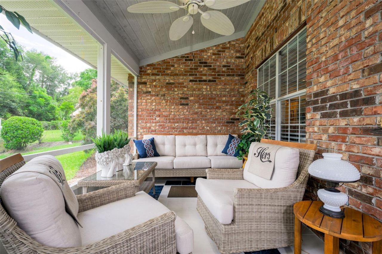 Photo 3 of 20: Pleasant Front Porch