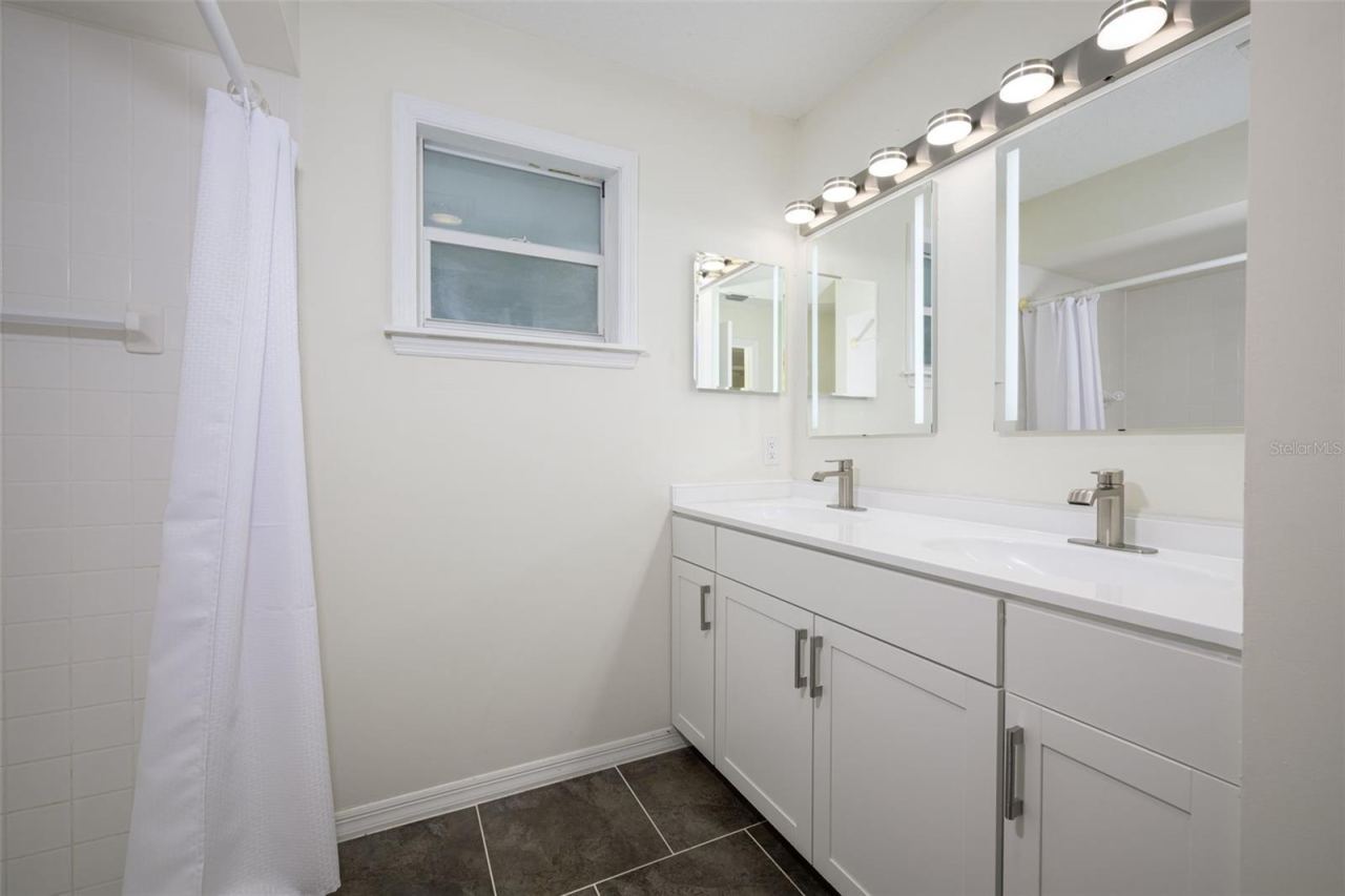 Photo 15 of 20: Ensuite Primary Bath