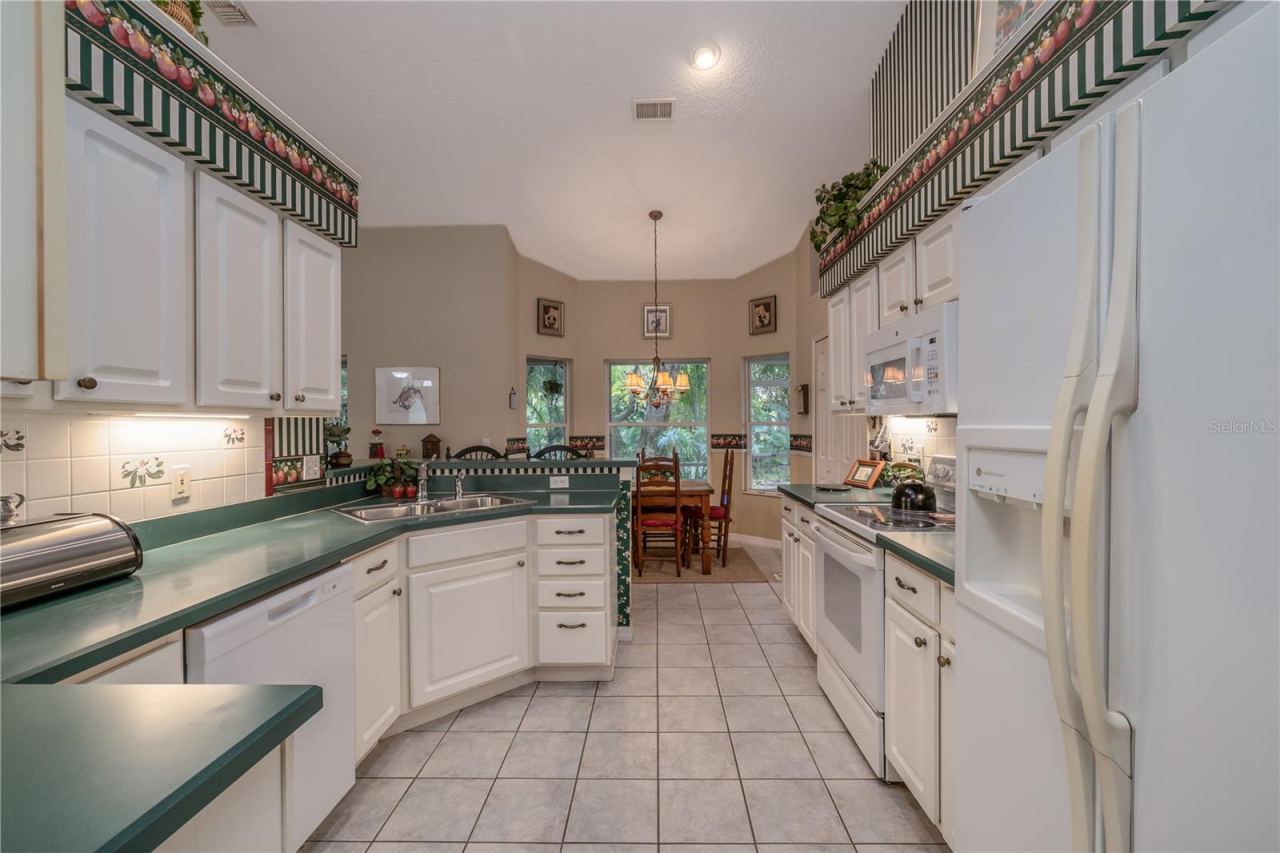 Photo 14 of 20: Kitchen