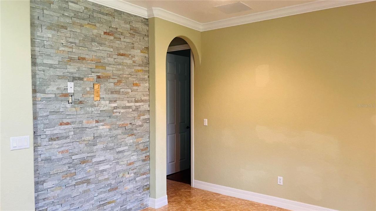 Photo 5 of 20: FAMILY ROOM