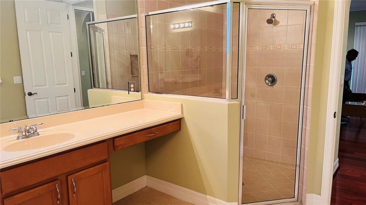 Photo 8 of 20: ENSUITE BATH AREA