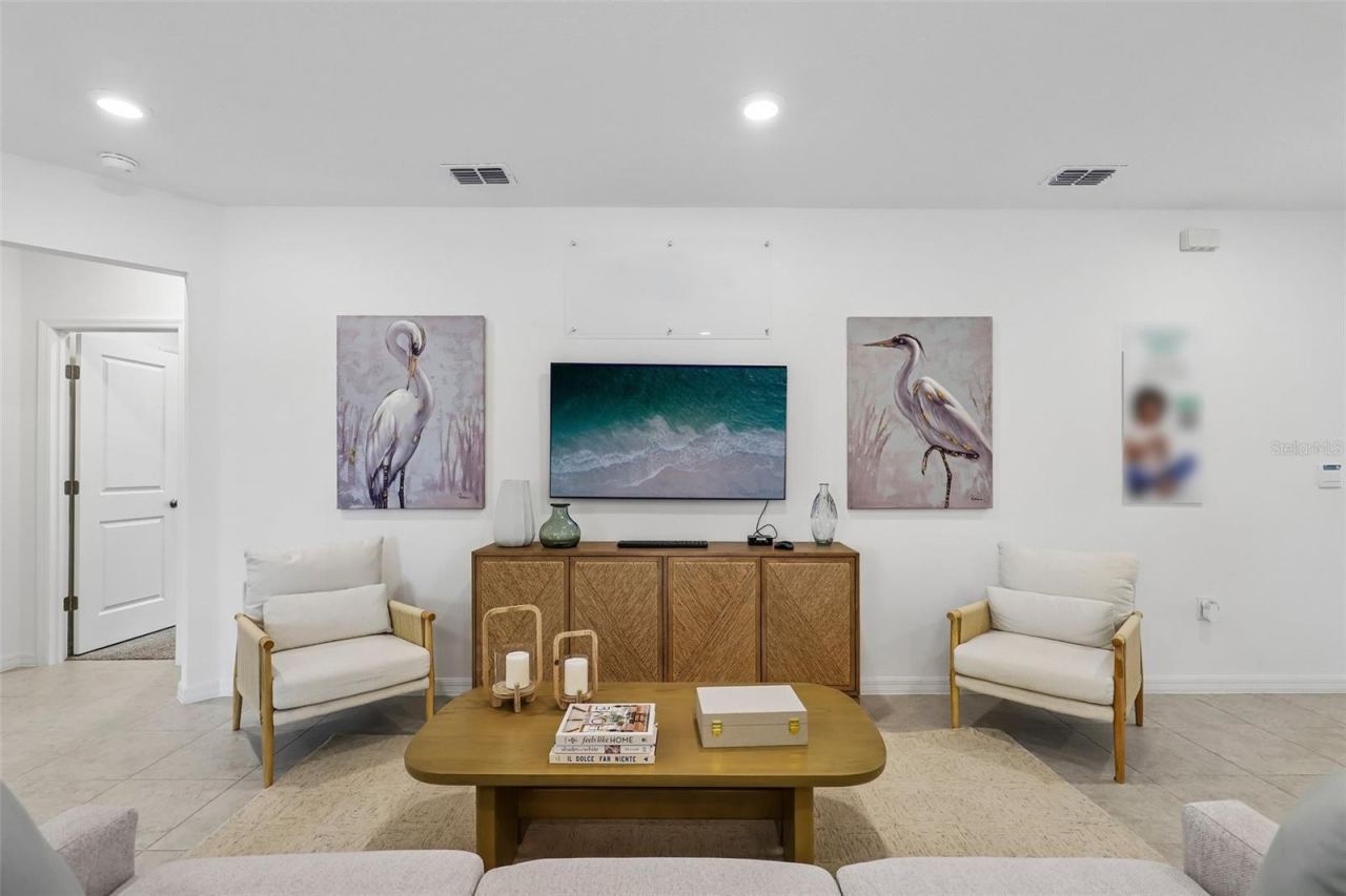Photo 13 of 20: Model home - actual features may vary.