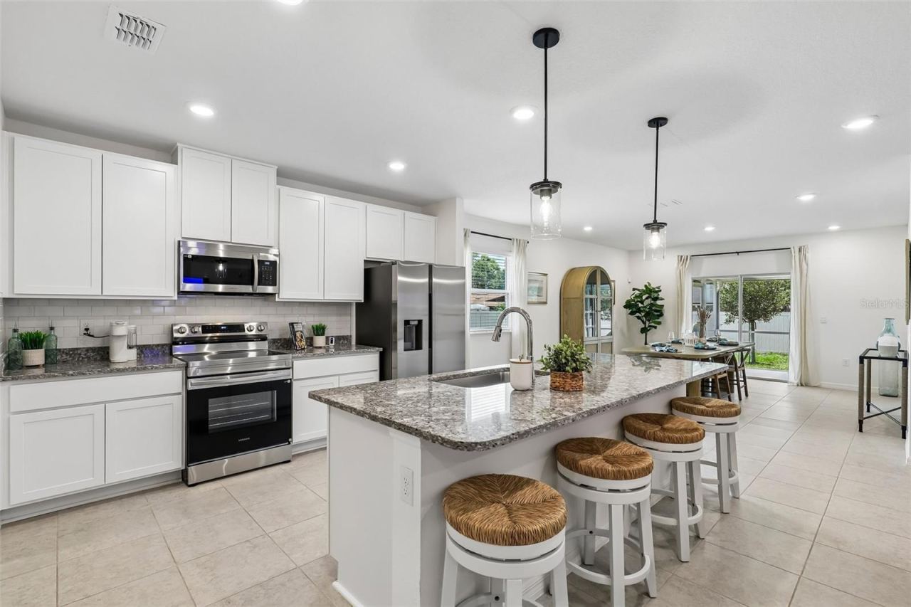 Photo 4 of 20: Model home - actual features may vary.