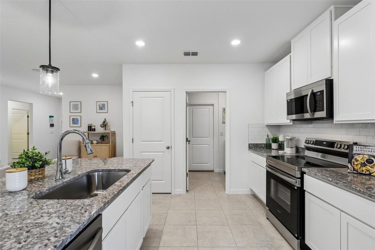 Photo 8 of 20: Model home - actual features may vary.