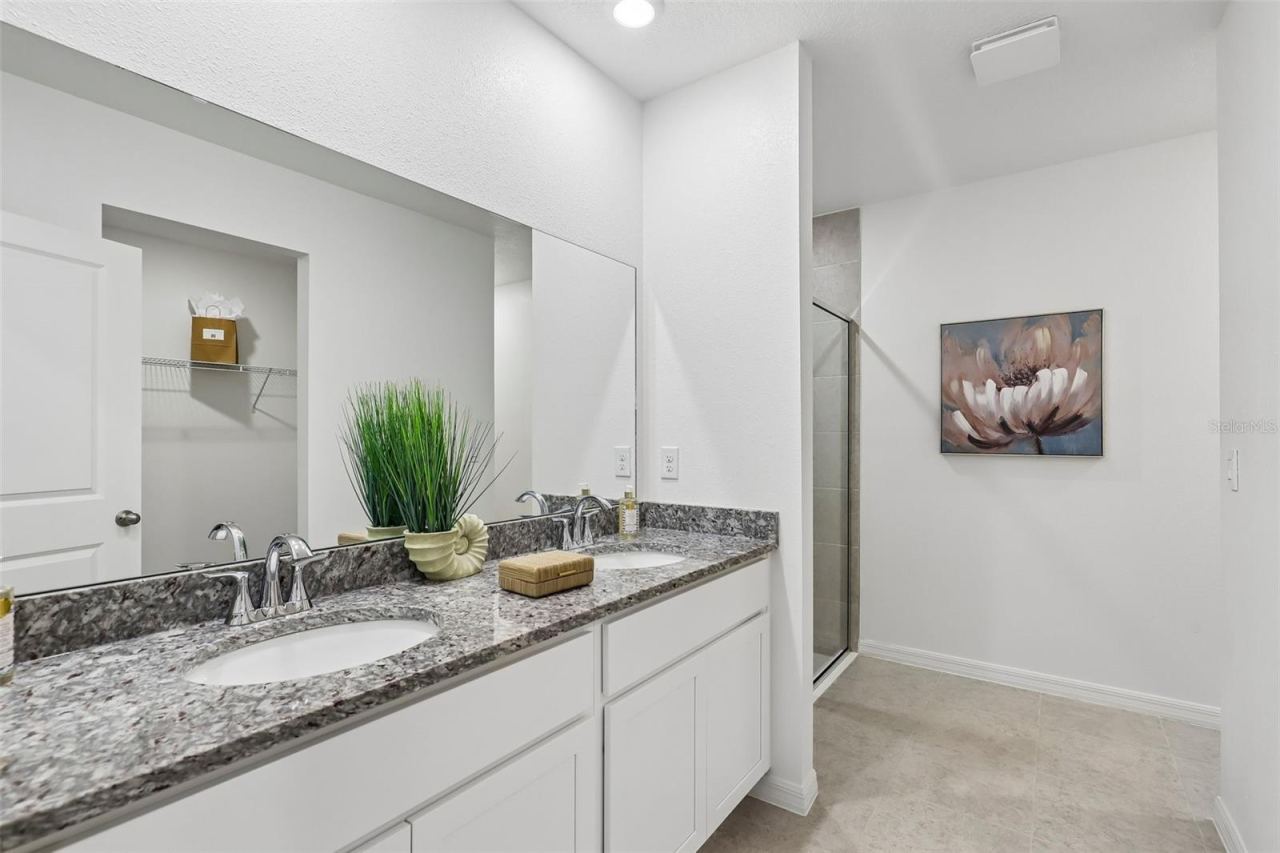 Photo 19 of 20: Model home - actual features may vary.