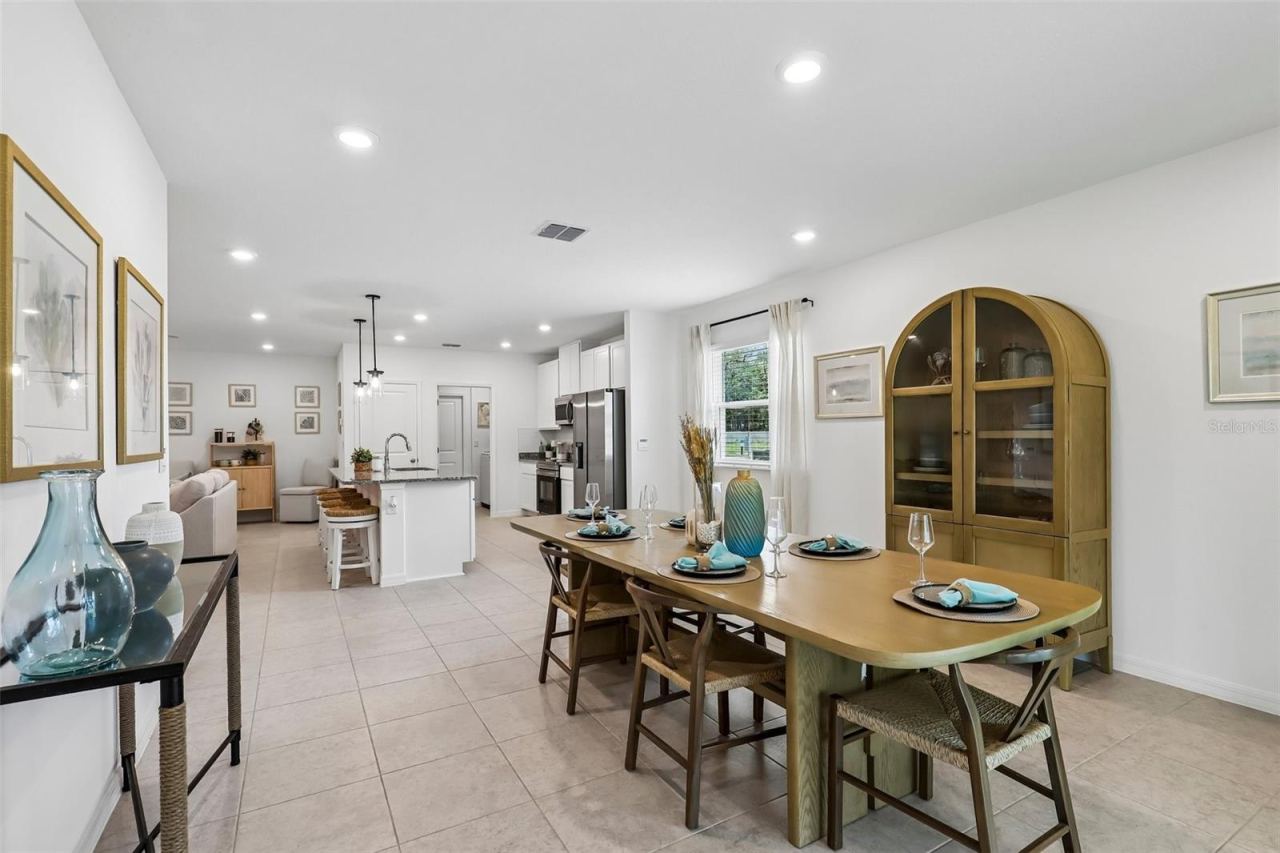 Photo 14 of 20: Model home - actual features may vary.