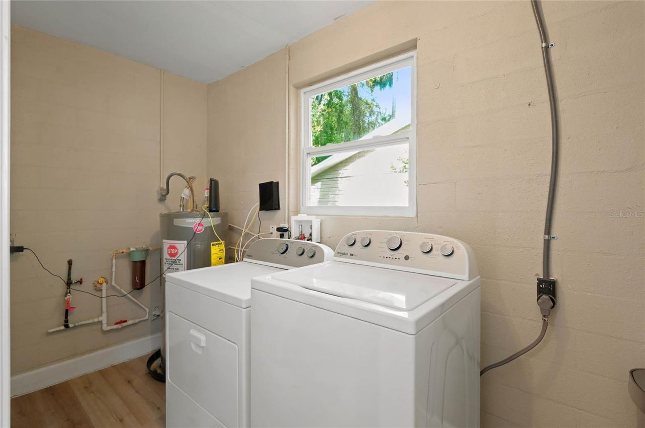 Photo 12 of 20: laundry room