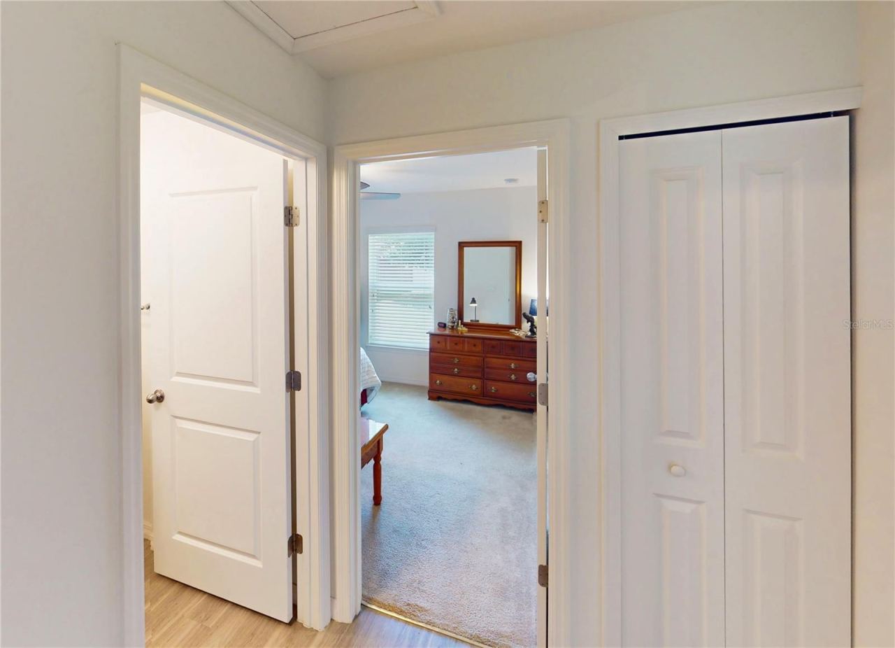 Photo 18 of 20: Large Linen Hall Closet