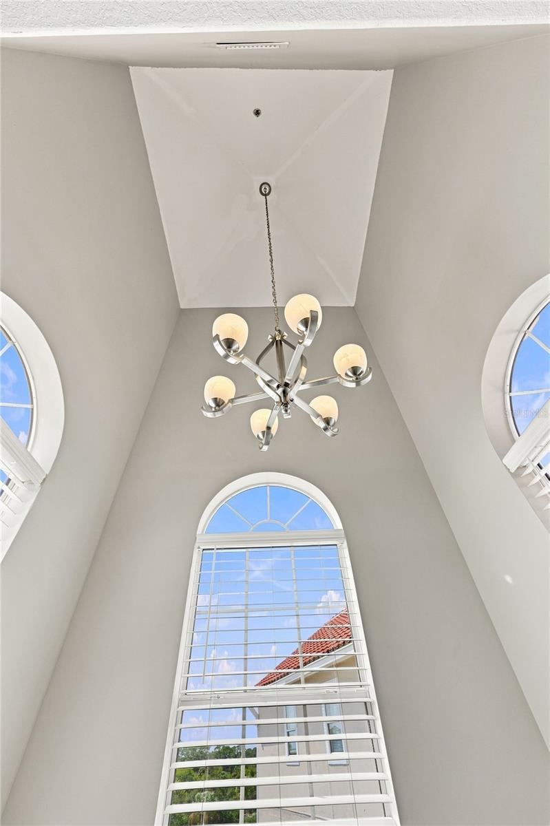 Photo 6 of 20: 20 foot ceiling of the breakfast nook