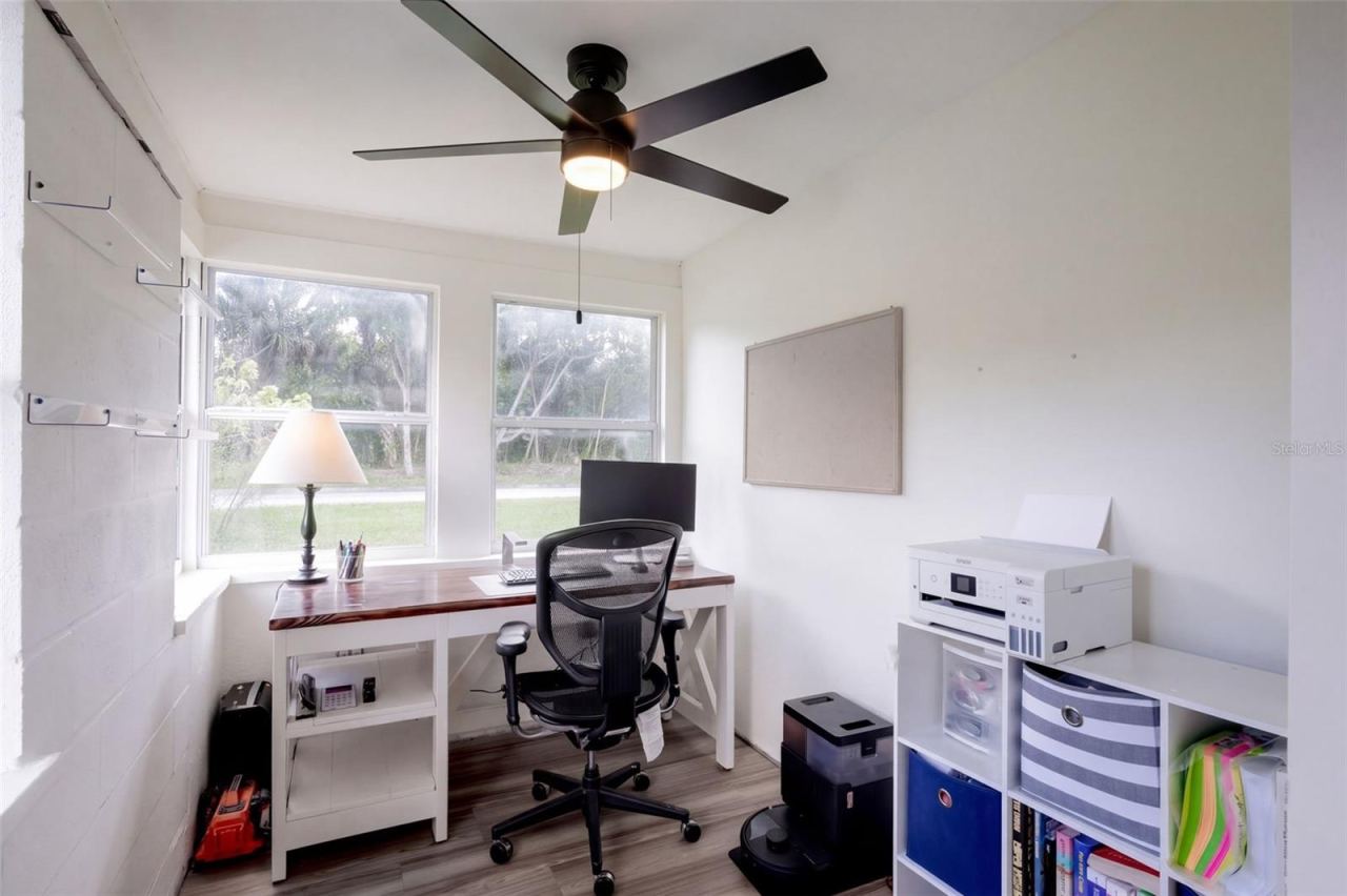 Photo 16 of 20: Office