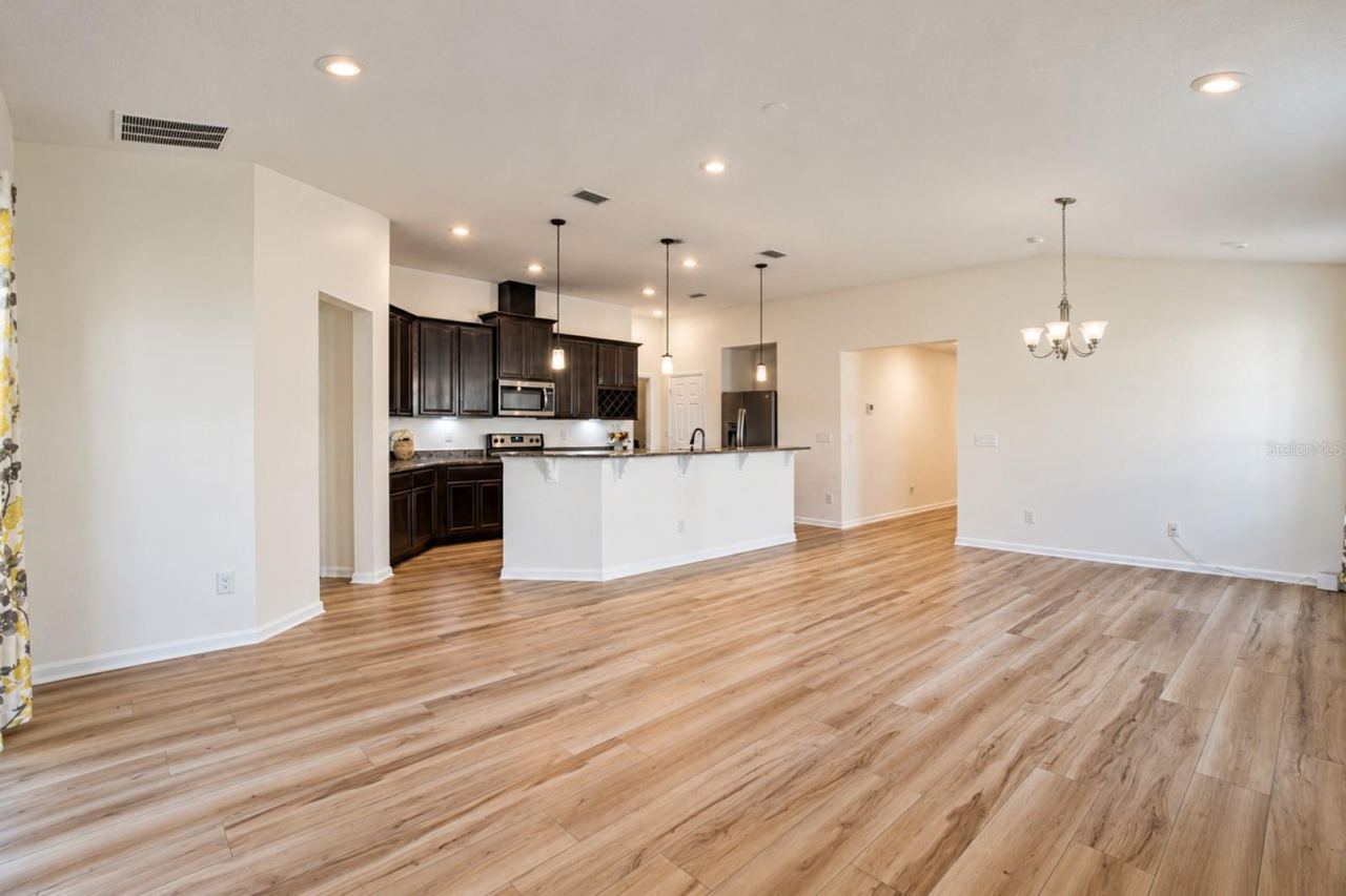 Photo 8 of 20: Dining and great room