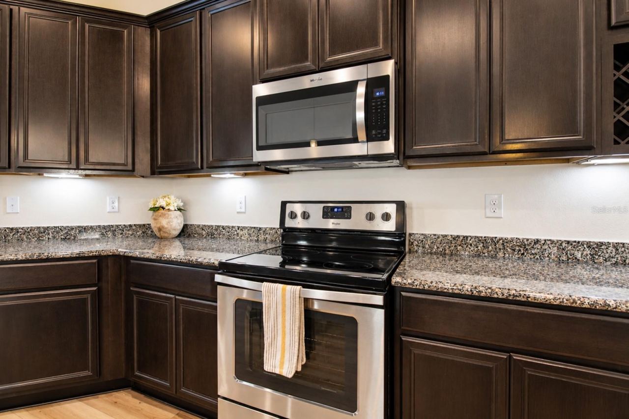 Photo 12 of 20: Stainless steel appliances