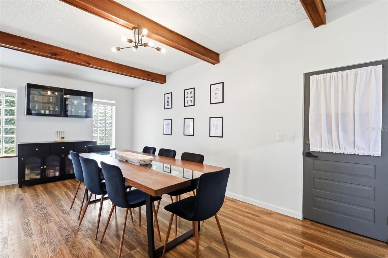 Photo 9 of 20: Dining Room