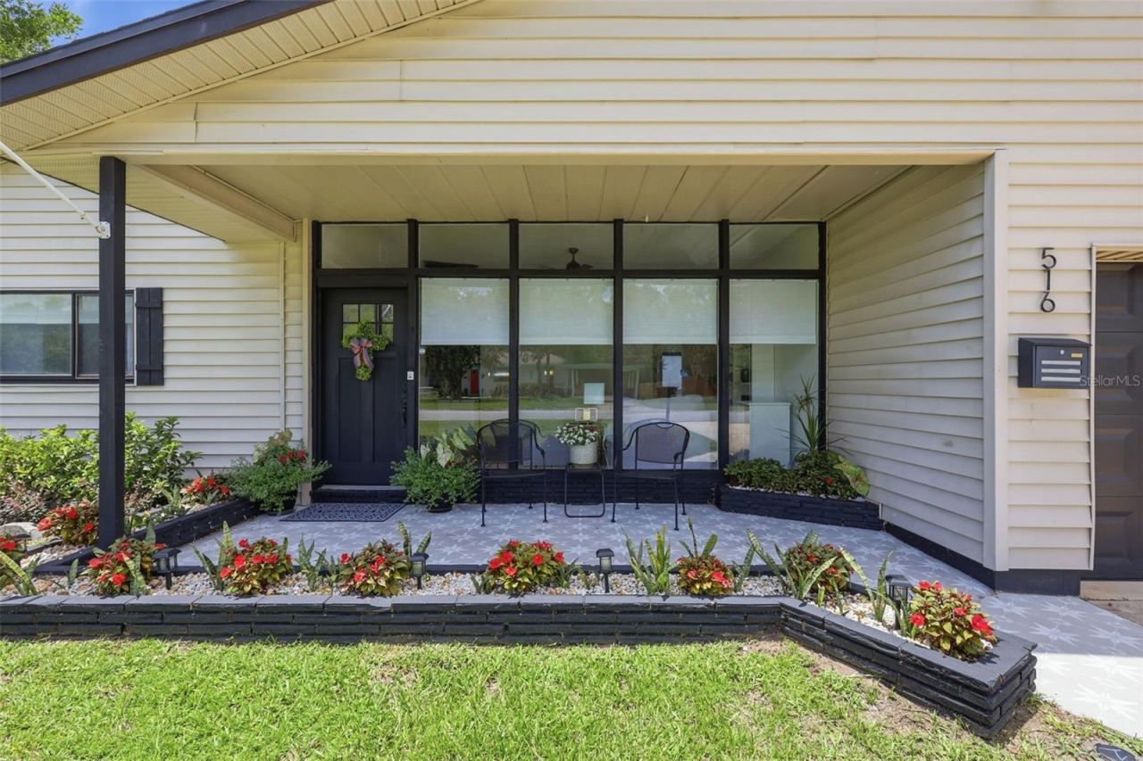 Photo 5 of 20: Front Porch