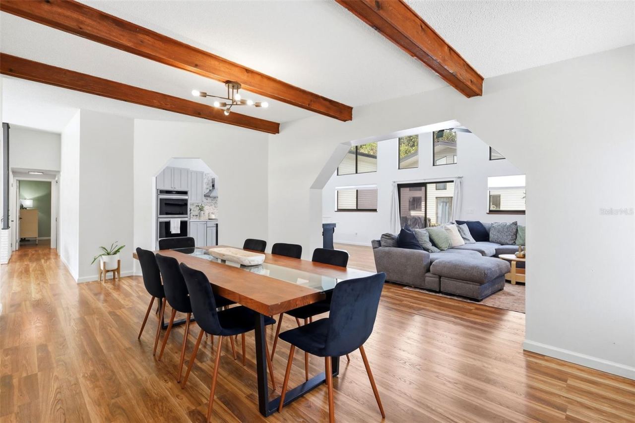 Photo 10 of 20: Dining Room