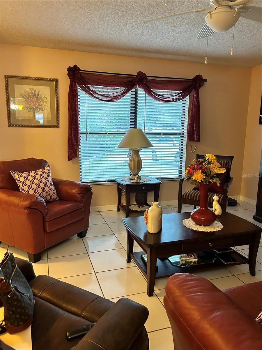 Photo 5 of 20: Living Room