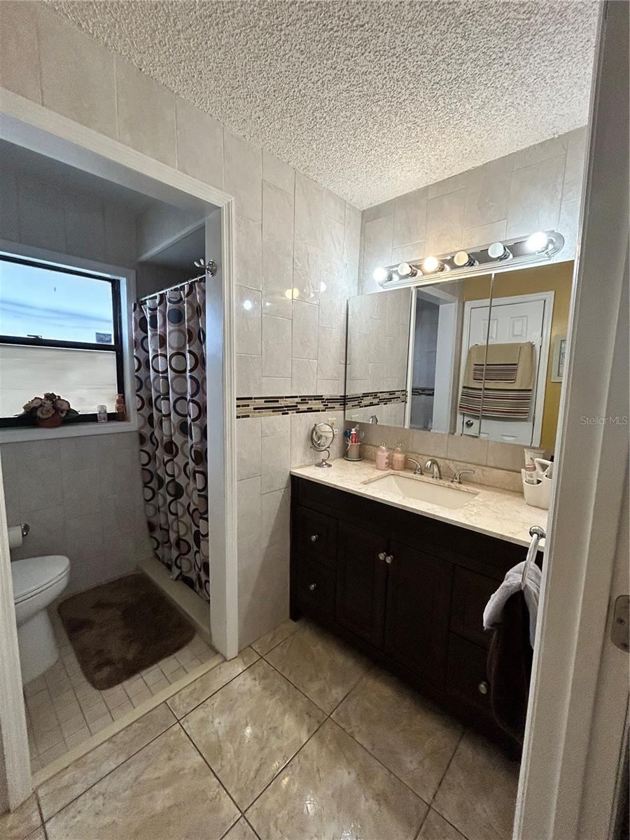 Photo 17 of 20: Master Bathroom