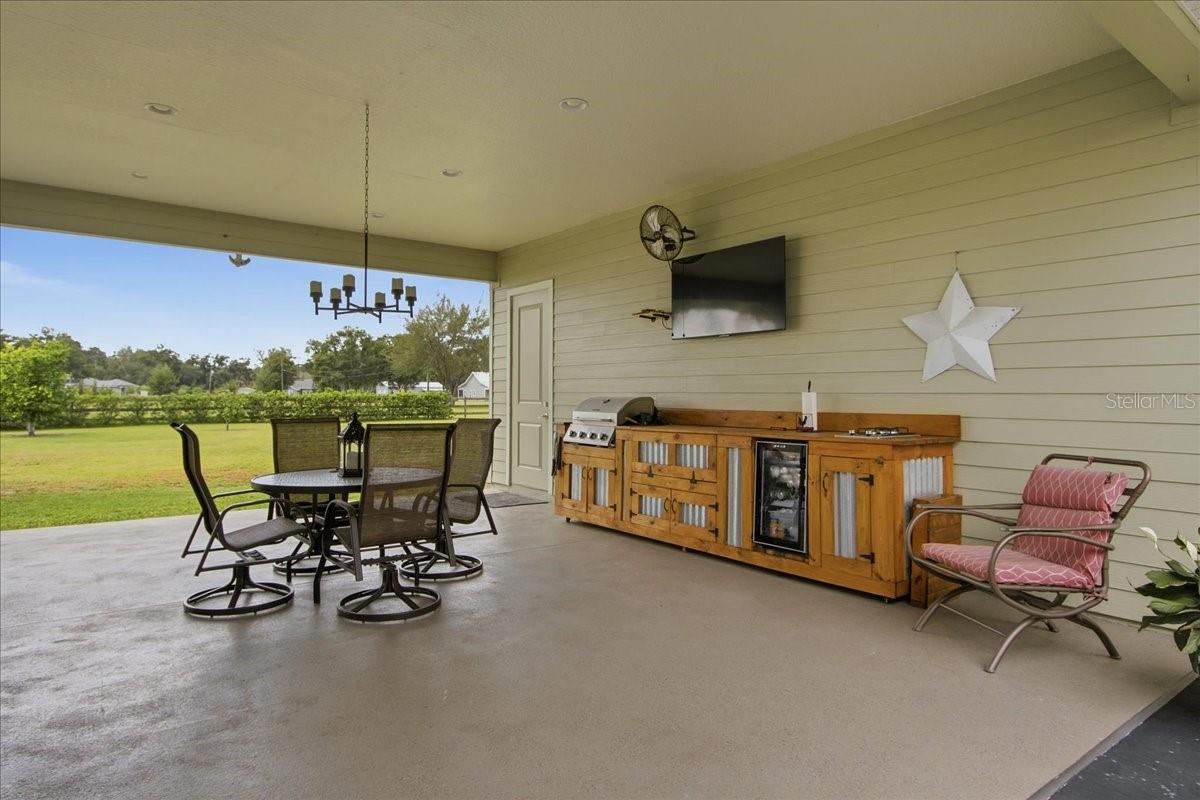 Photo 11 of 20: Covered Breezeway for entertaining