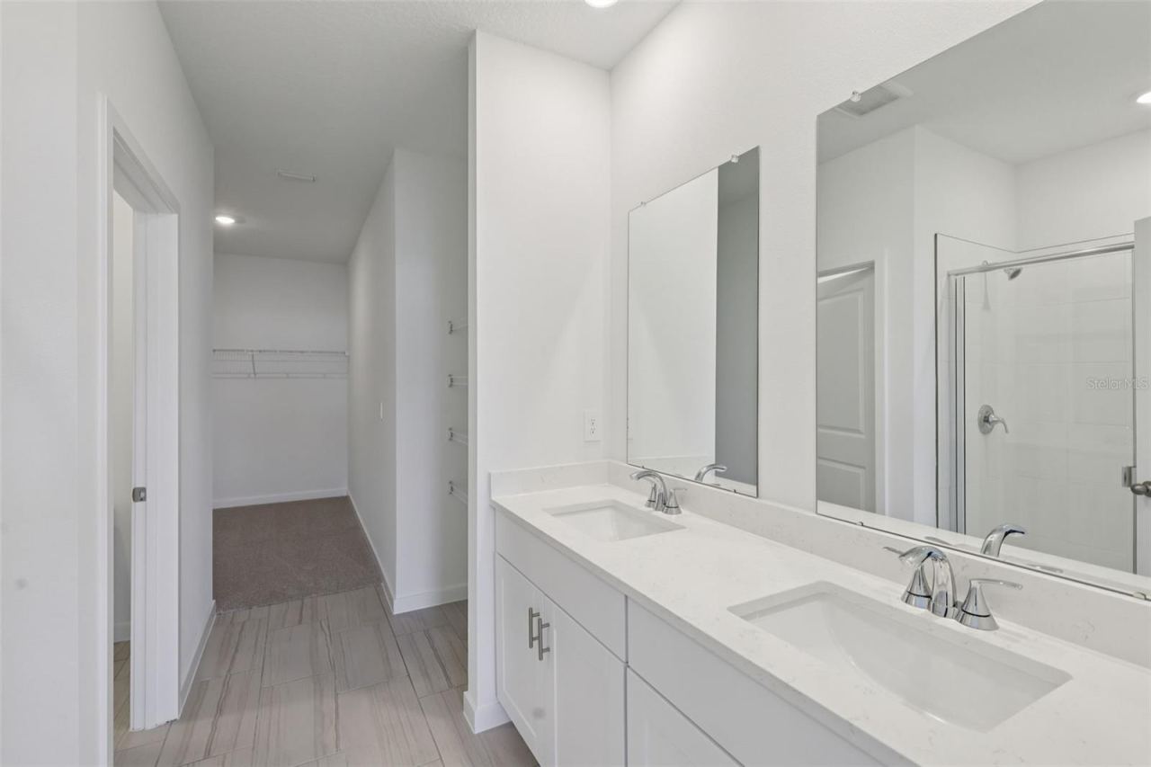 Photo 16 of 20: The interior photos are of another home with the same floor plan but different interior color package finishes. Some details may vary