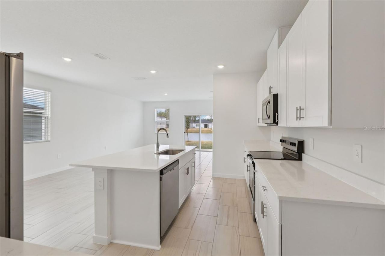Photo 12 of 20: The interior photos are of another home with the same floor plan but different interior color package finishes. Some details may vary