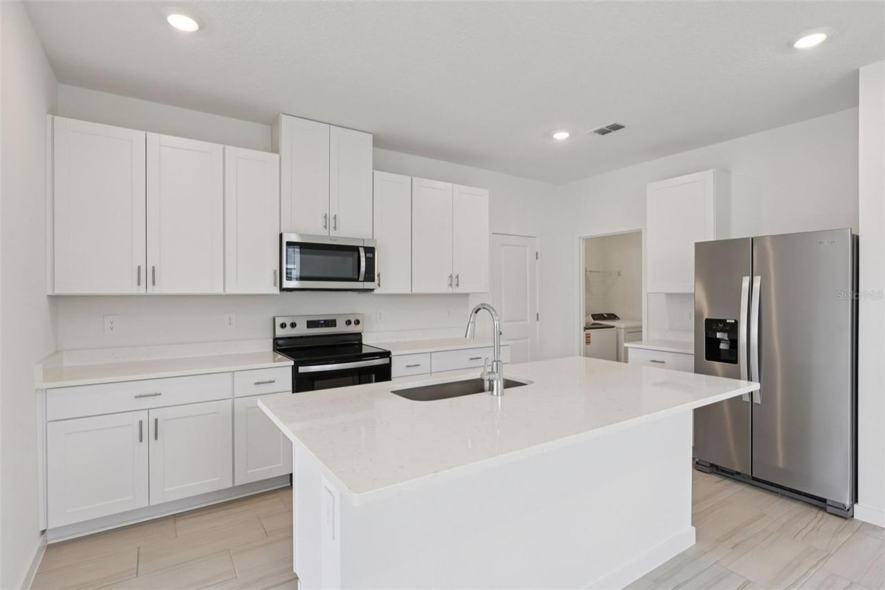 Photo 5 of 20: The interior photos are of another home with the same floor plan but different interior color package finishes. Some details may vary