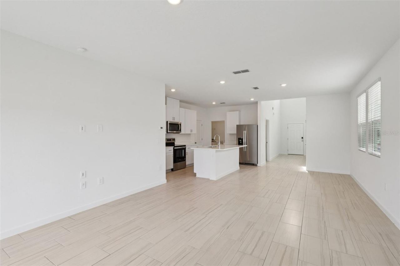 Photo 10 of 20: The interior photos are of another home with the same floor plan but different interior color package finishes. Some details may vary