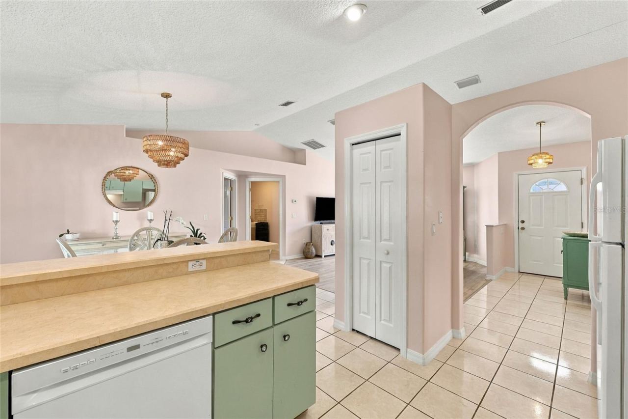 Photo 18 of 20