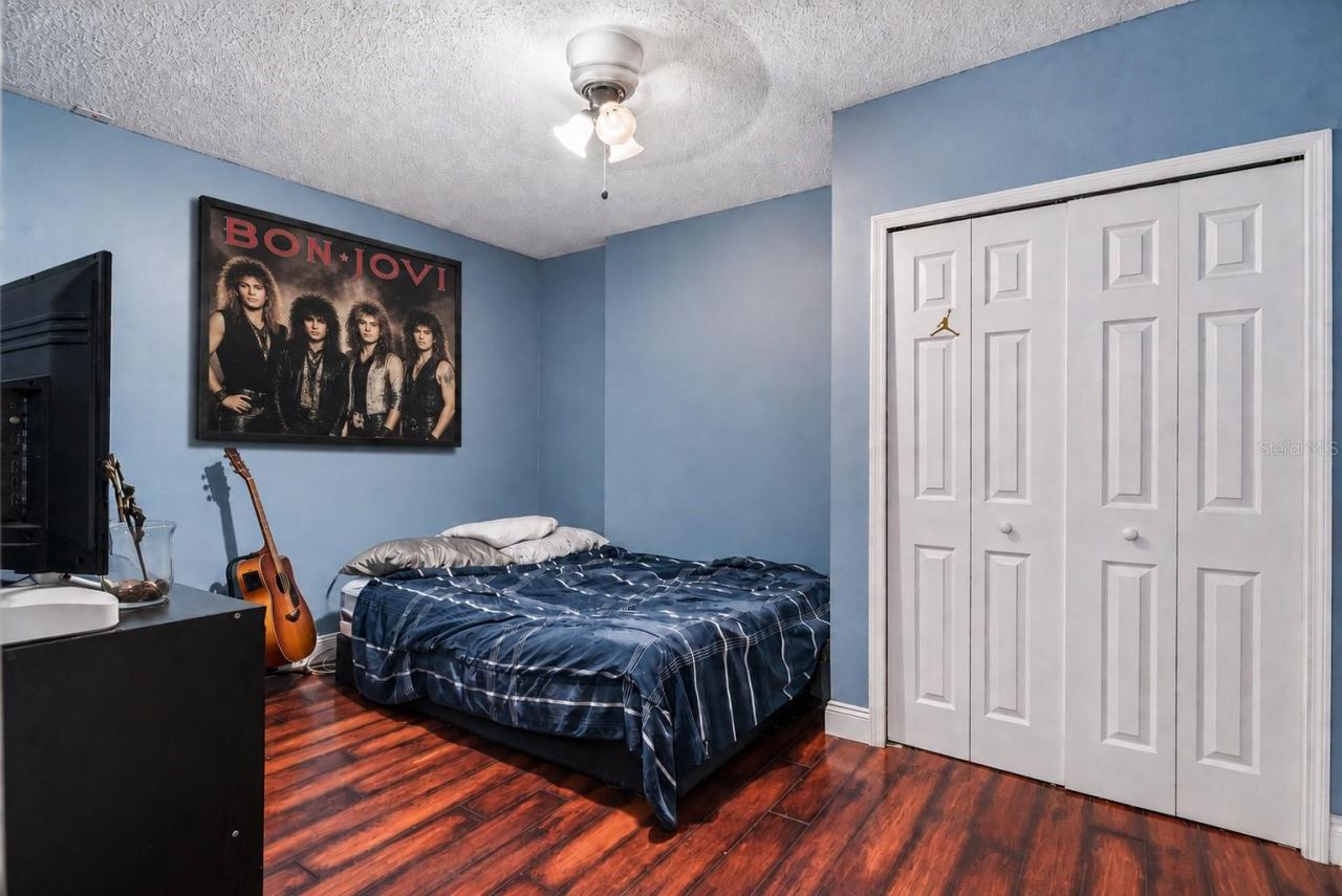 Photo 17 of 20