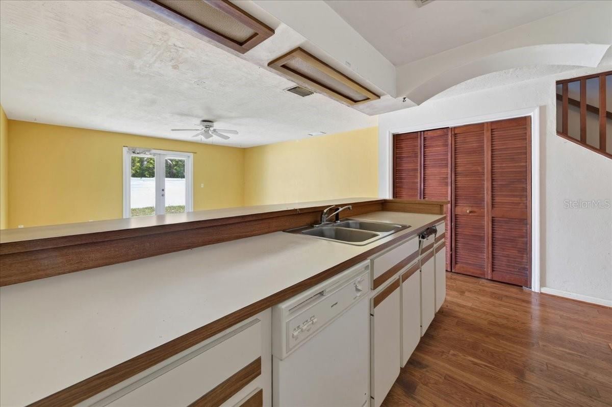 Photo 11 of 20: Unit 841 Kitchen