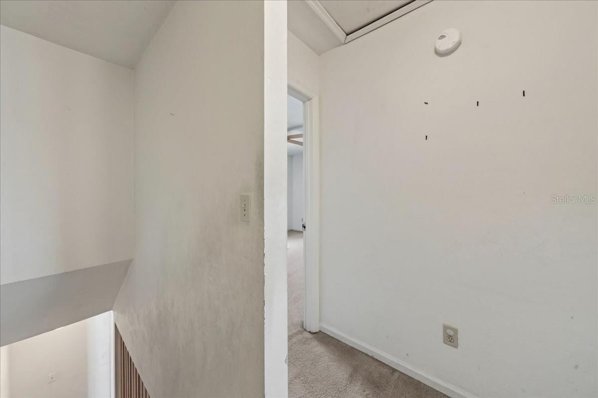 Photo 19 of 20: Unit 841 upstairs hallway