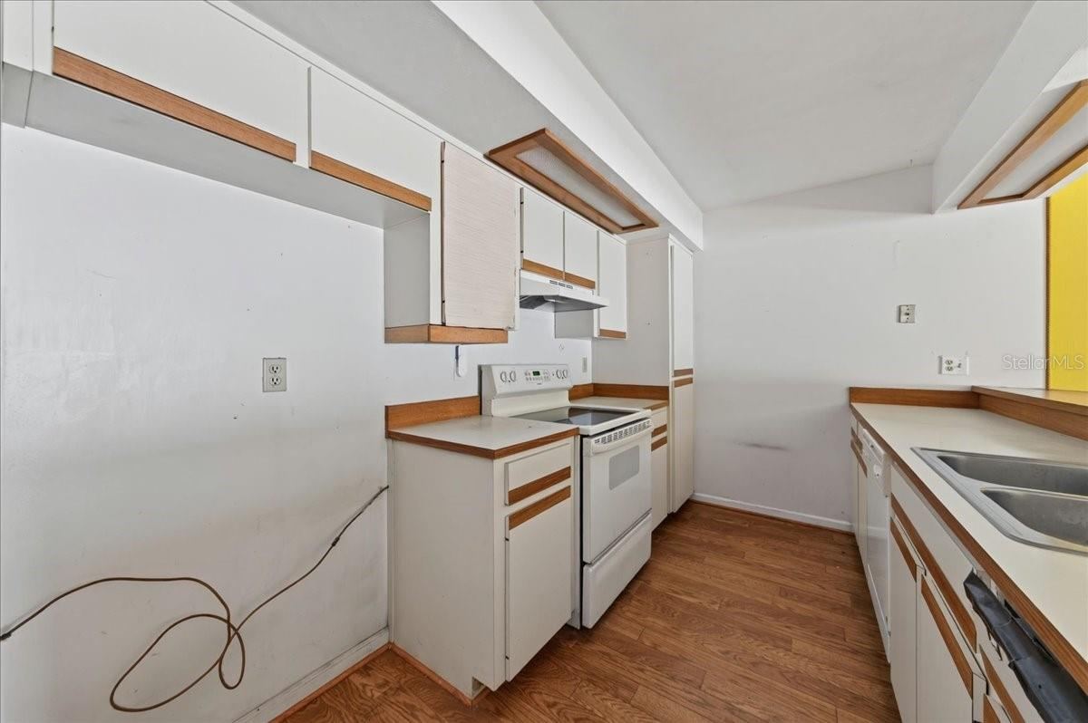 Photo 10 of 20: Unit 841 Kitchen
