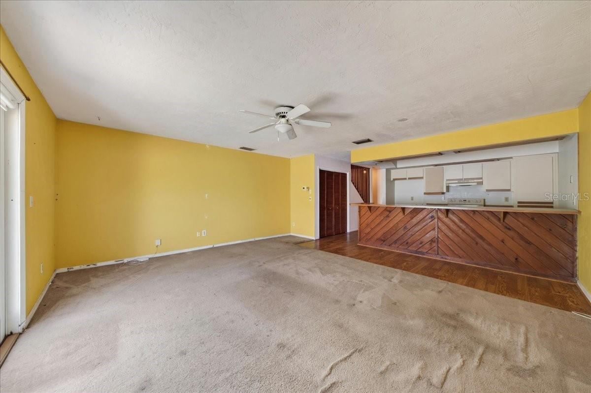 Photo 16 of 20: Unit 841 living room