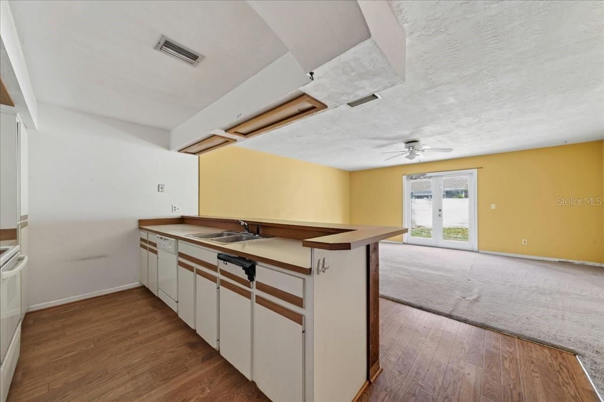 Photo 9 of 20: Unit 841 Kitchen