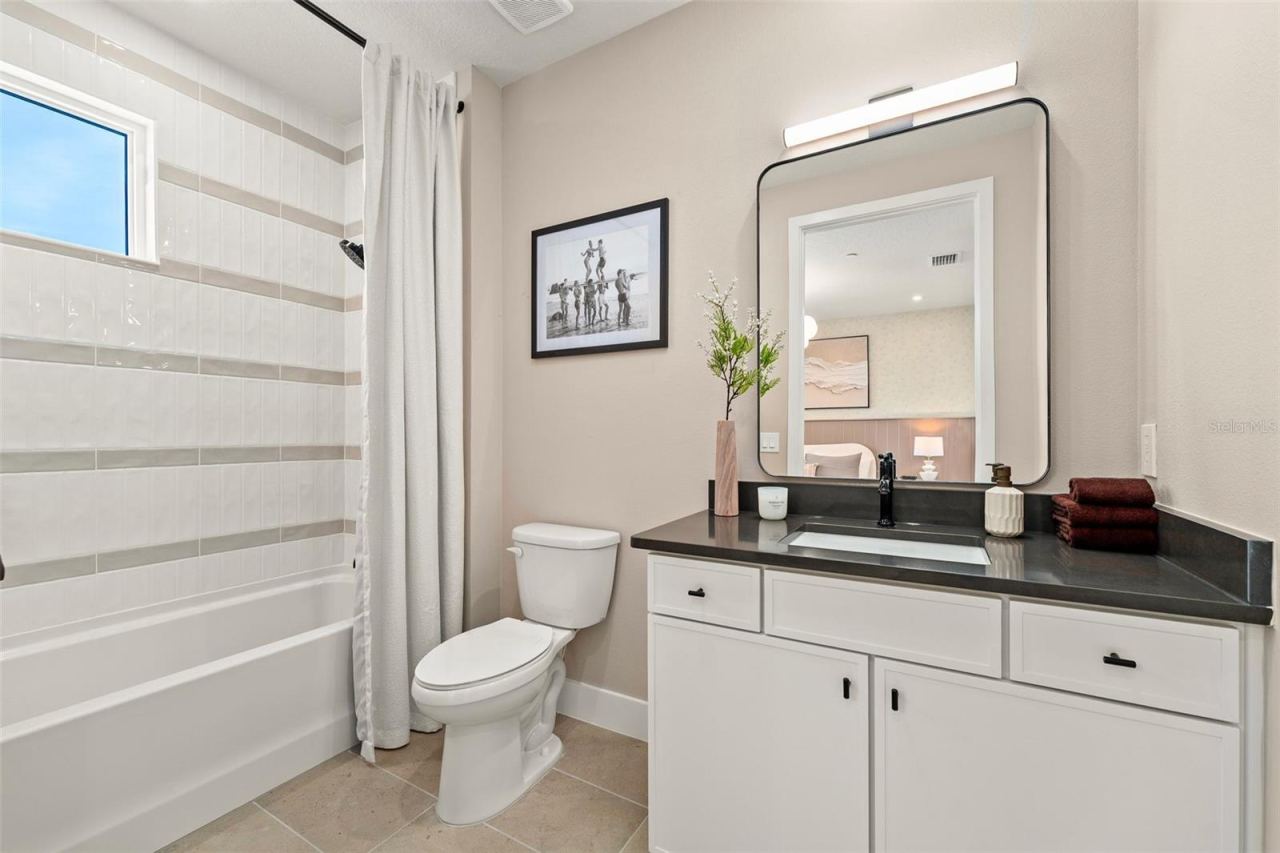 Photo 19 of 20: Model Secondary Suite Bath