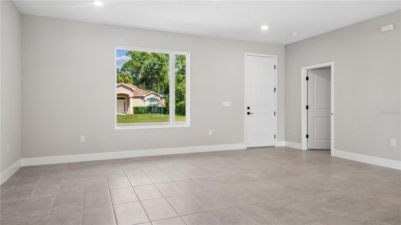 Photo 3 of 13: LIVINGROOM. COLOR AND FINISHES MAY VARY.