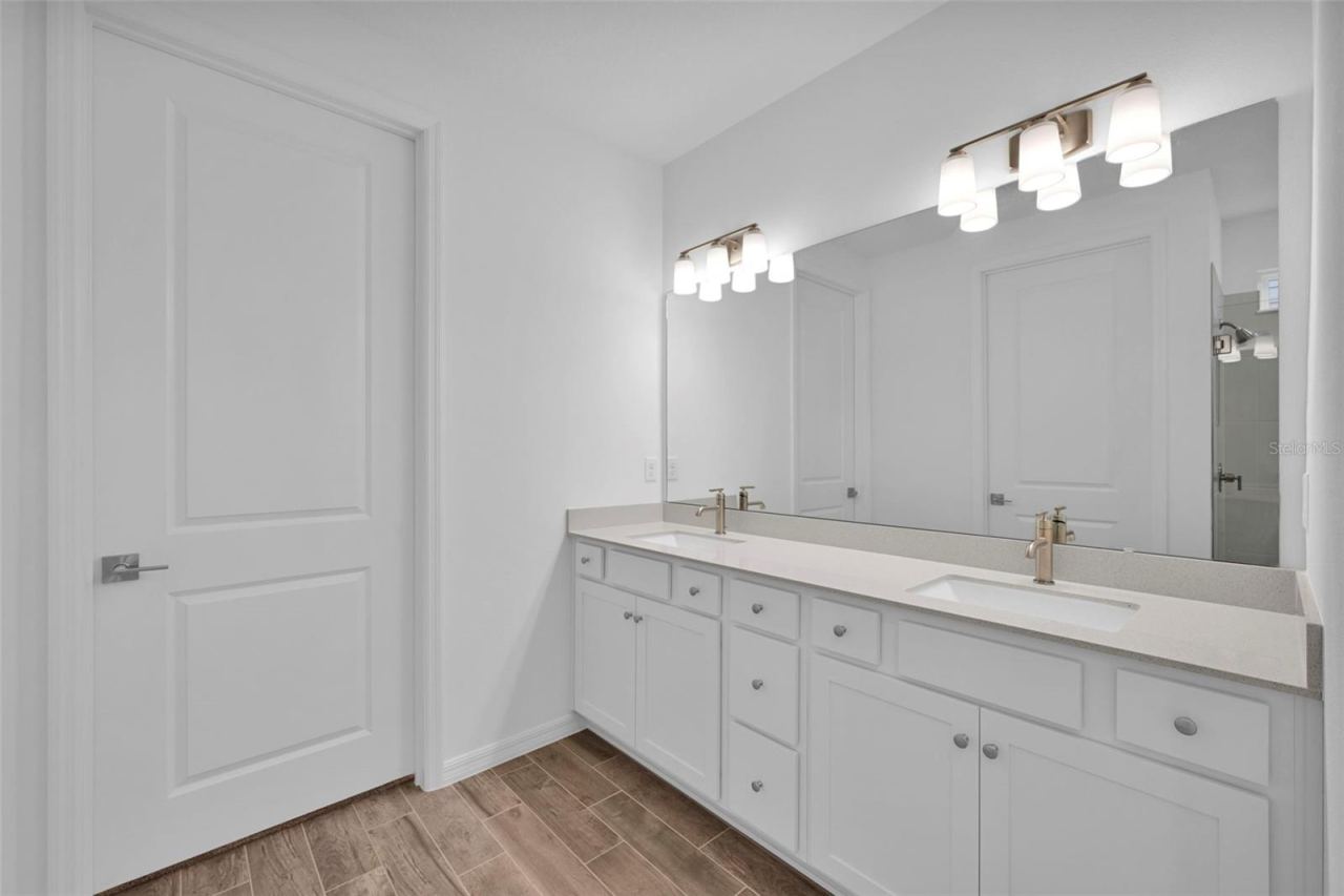 Photo 16 of 20: Seaport Owner's Bathroom