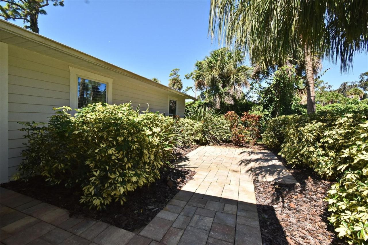 Photo 6 of 20: FRONT PATIO