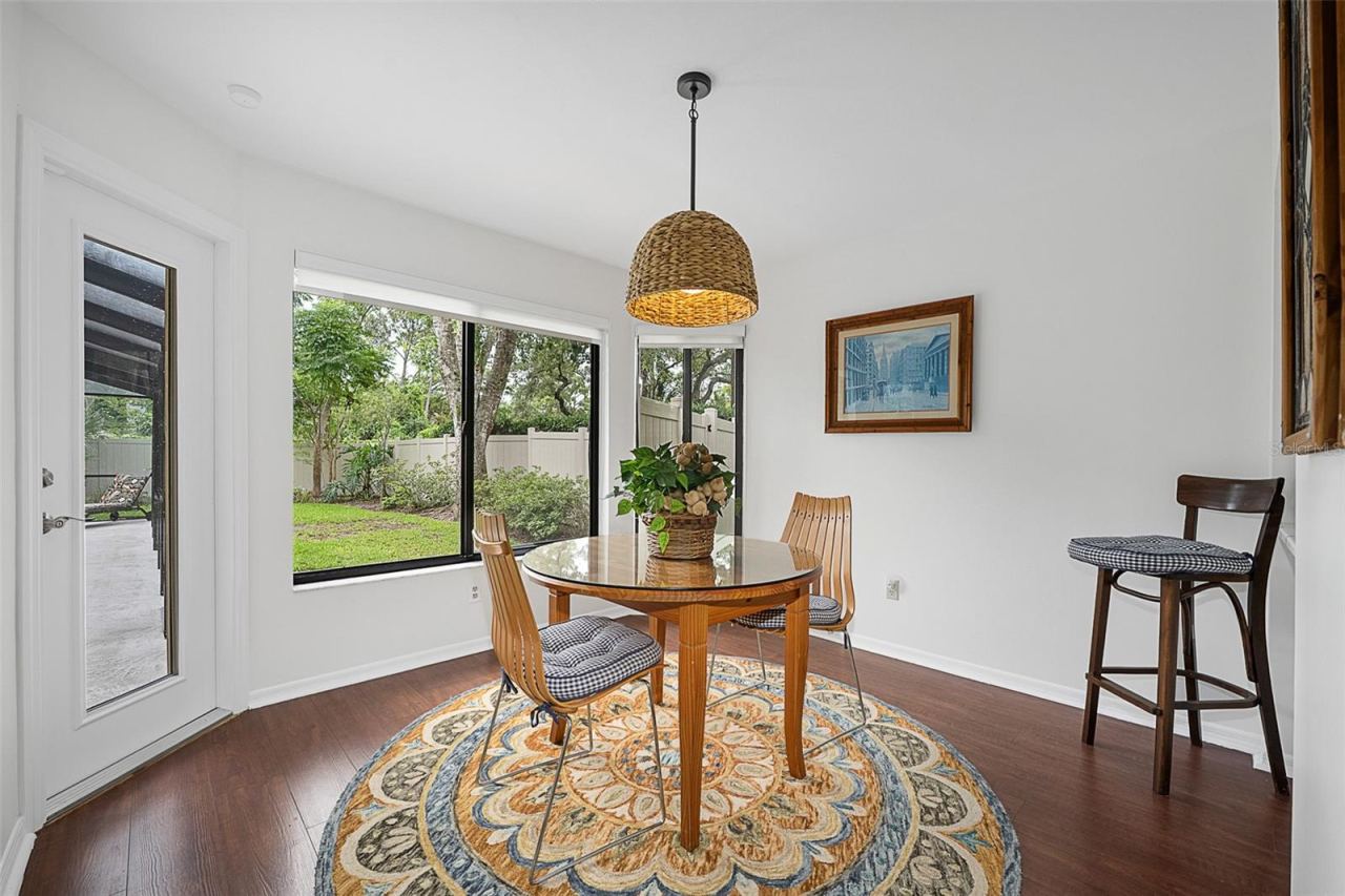 Photo 10 of 20: Breakfast nook with door to lanai