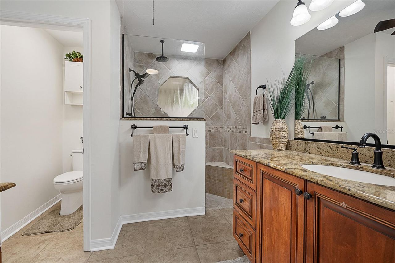 Photo 16 of 20: Owner's bath