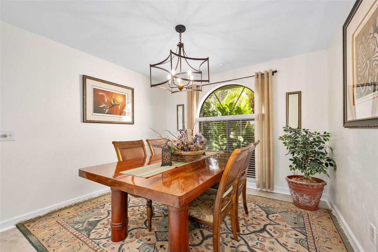 Photo 12 of 20: Dining room