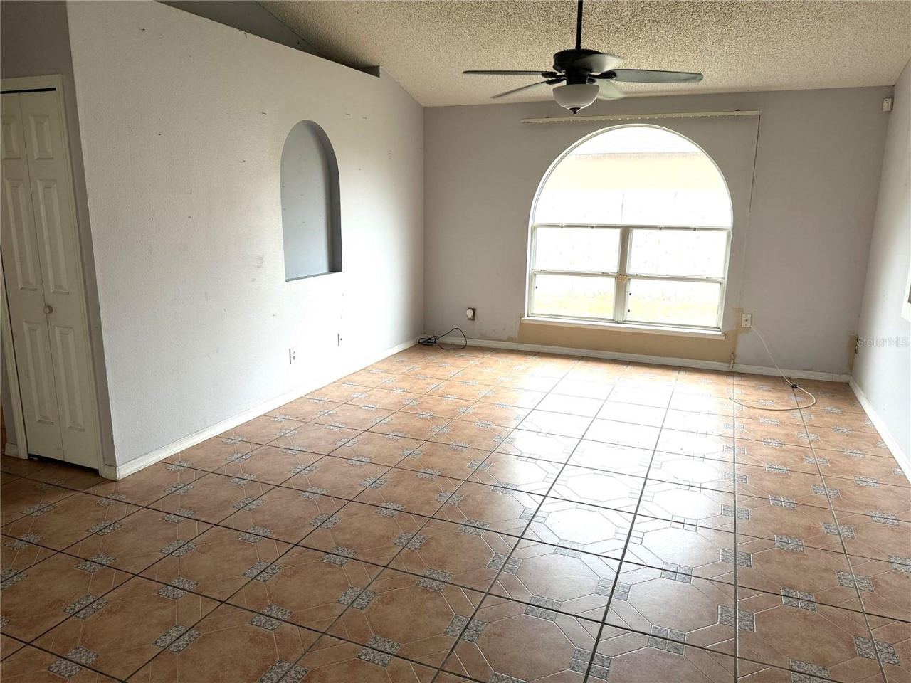 Photo 7 of 13: Great Room
