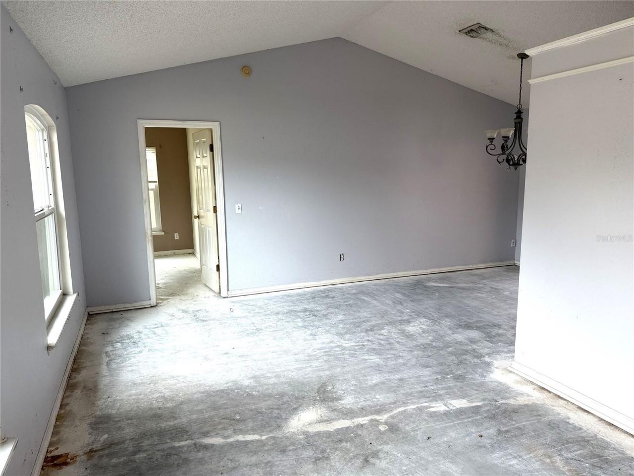 Photo 2 of 13: Front entrance